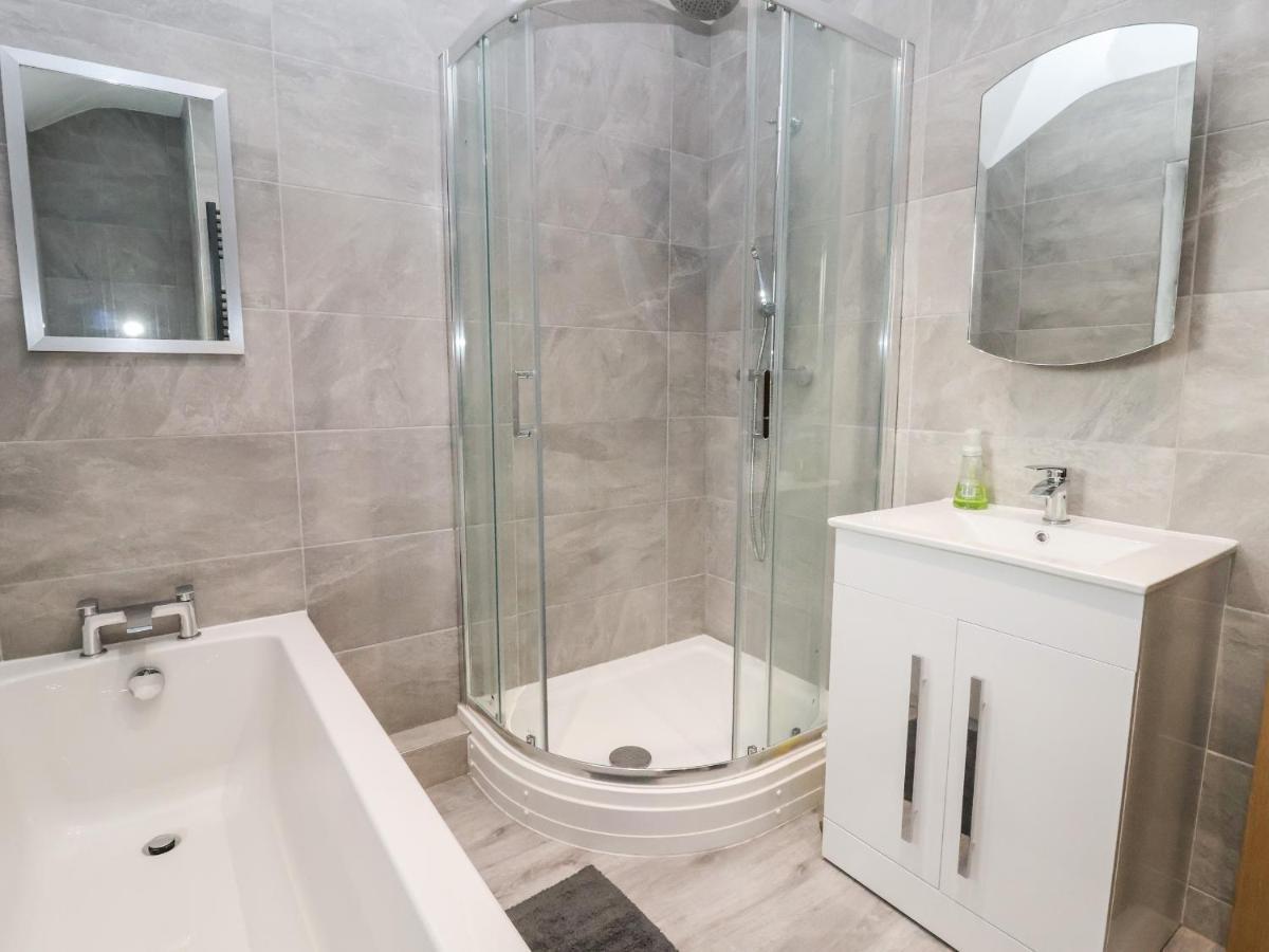 The Hollies Villa Prestatyn Ngoại thất bức ảnh