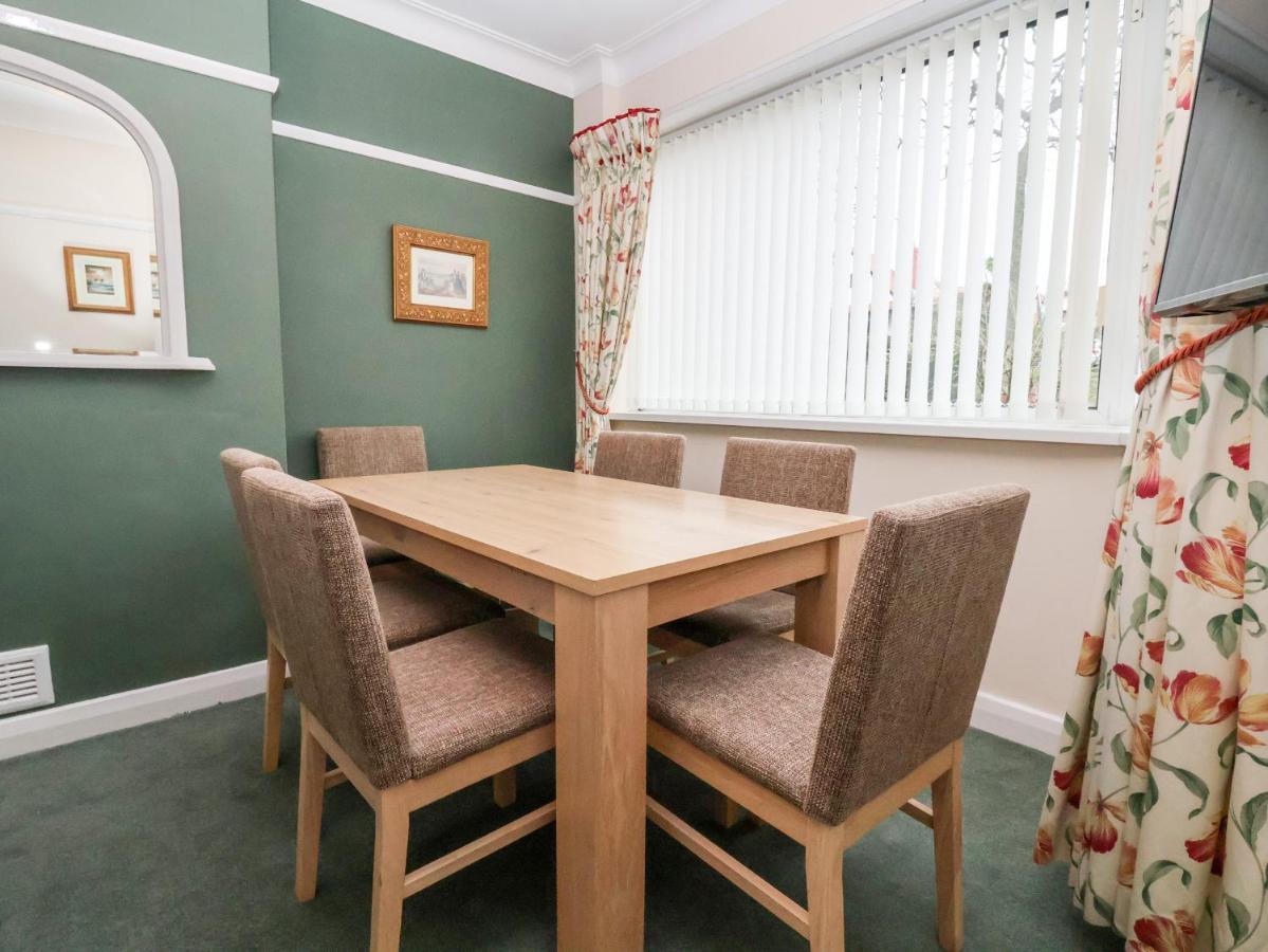 The Hollies Villa Prestatyn Ngoại thất bức ảnh