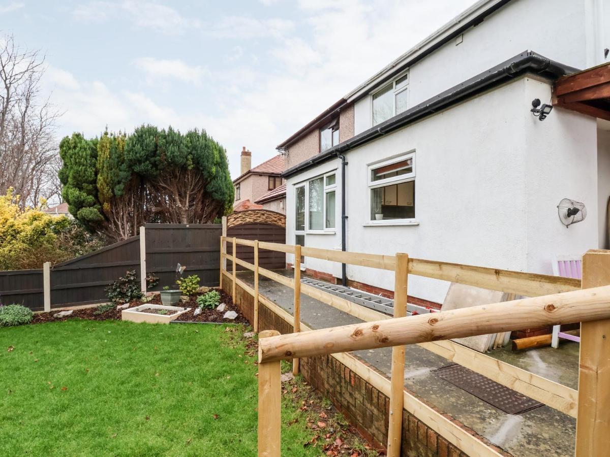 The Hollies Villa Prestatyn Ngoại thất bức ảnh